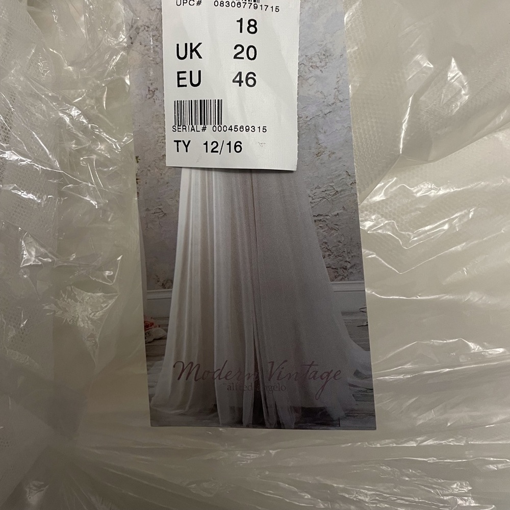 Alfred Angelo size 18 Ivory Wedding Dress